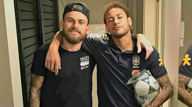 了他在压力 了他在压力