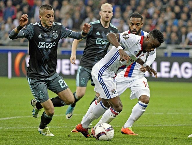 榜首地位坚 榜首地位坚